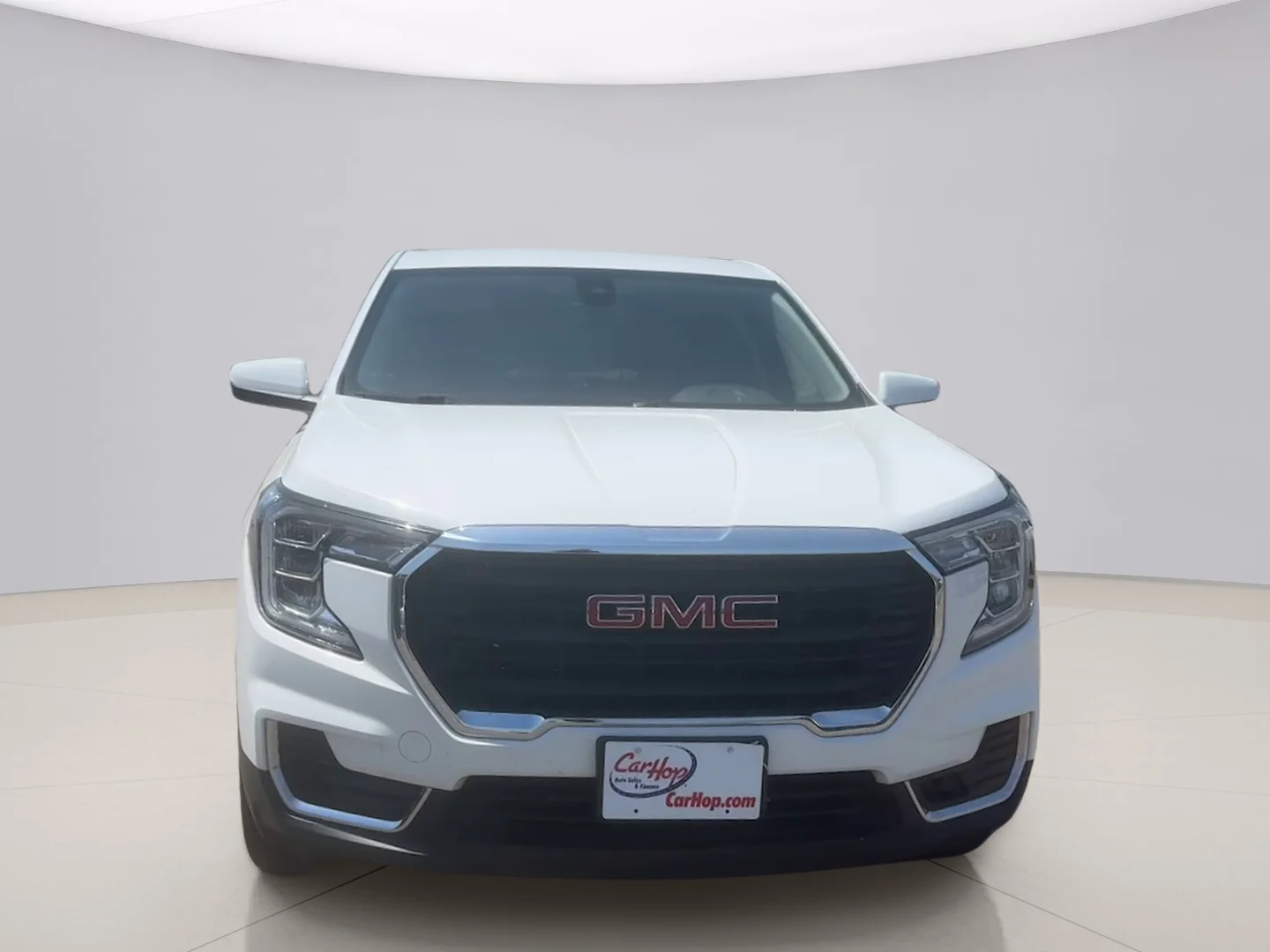 Used 2023 White Gmc SLE image 2