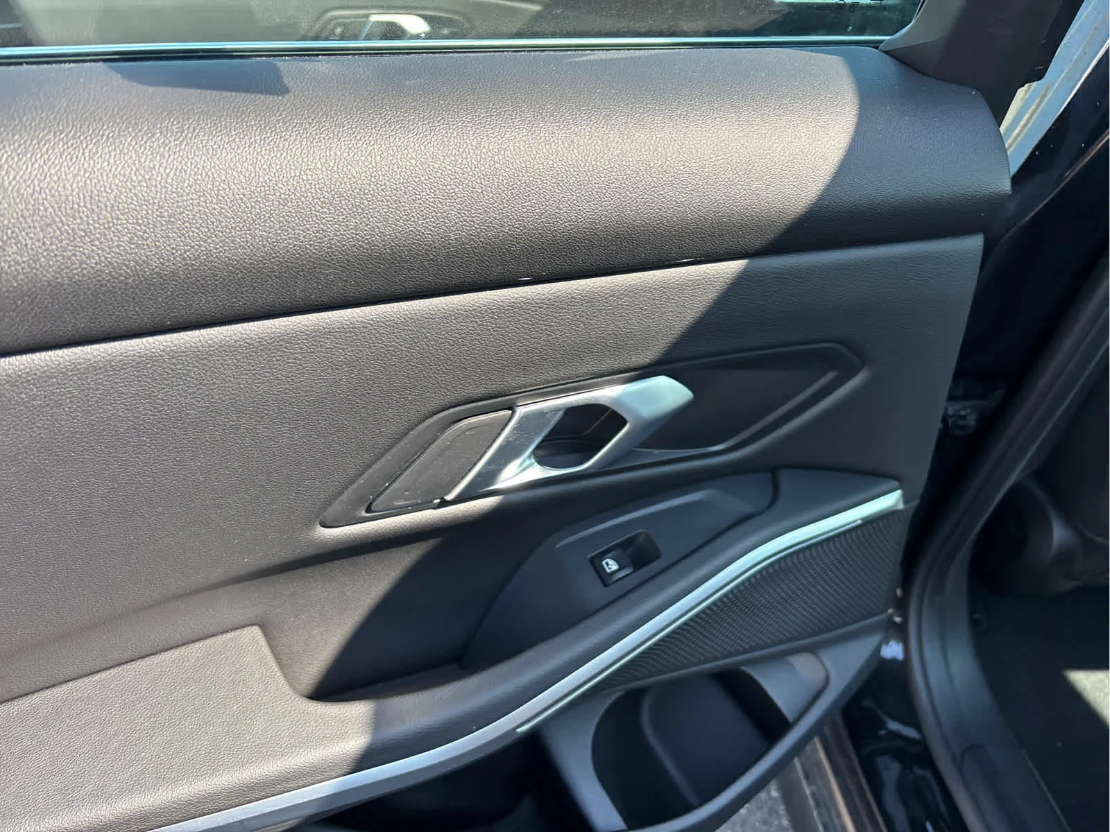 2025 BMW 3 Series 330i - Photo 10