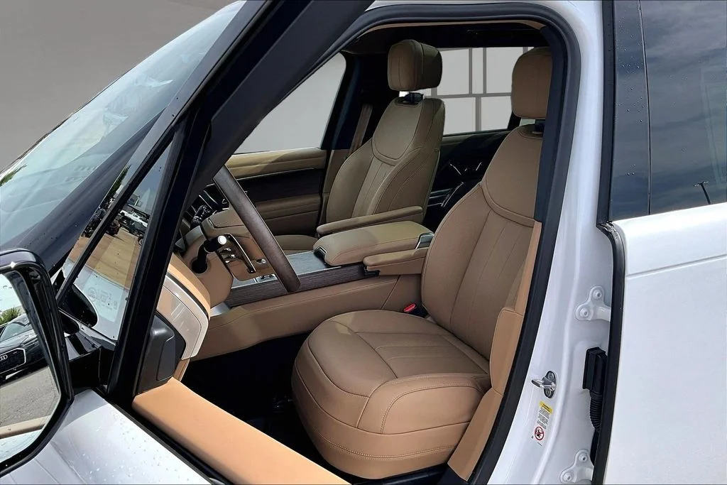 New 2026 White Land Rover SE image 9