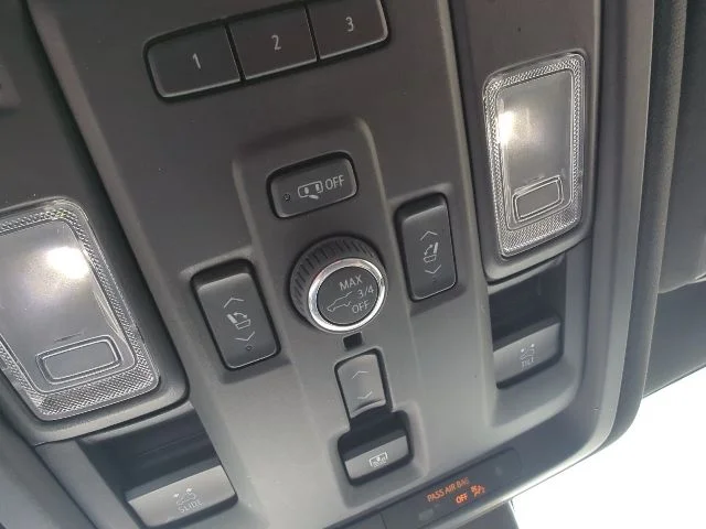 2023 GMC Yukon Denali - Photo 21