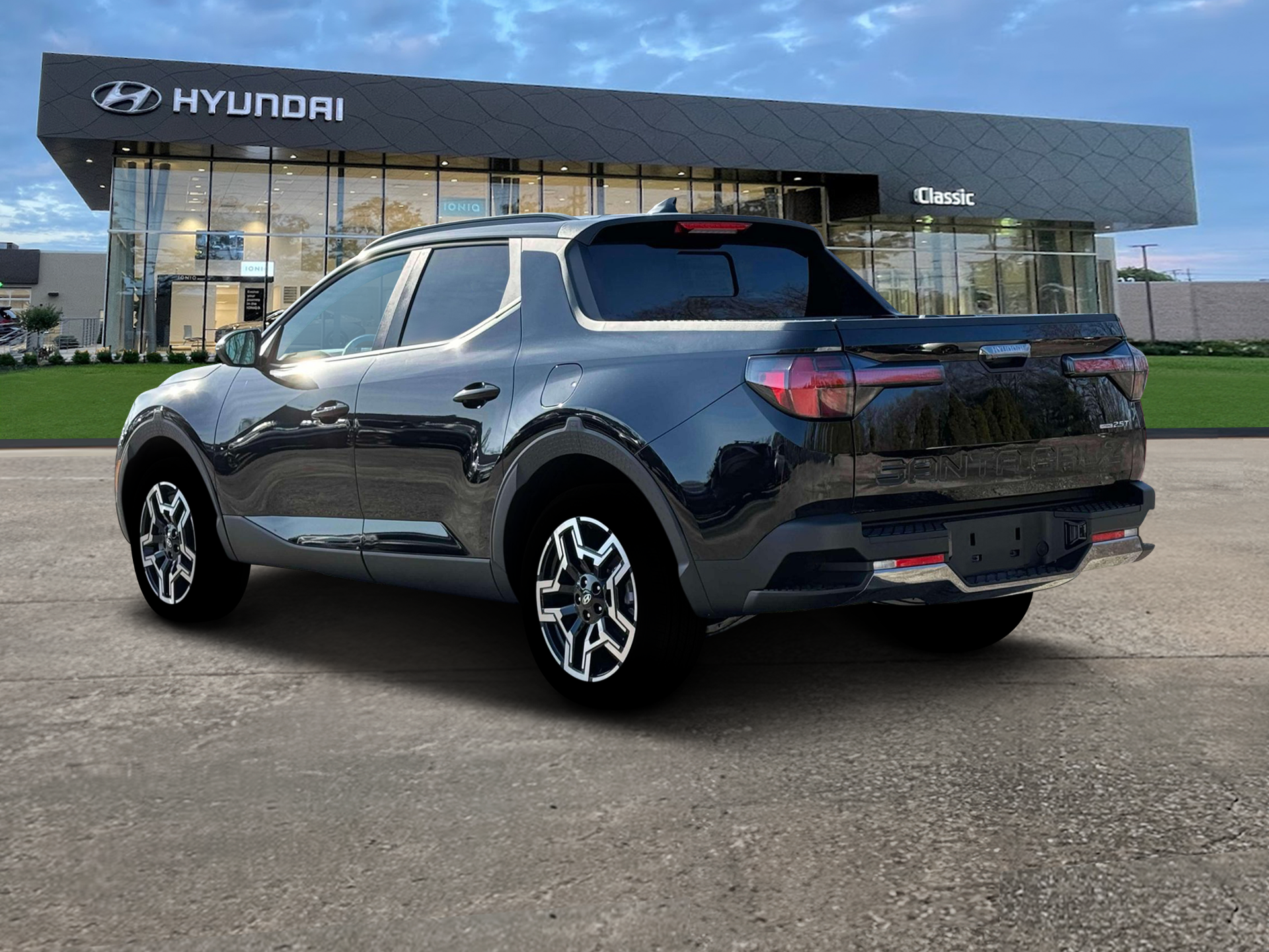 Used 2025 Phantom Black Pearl Hyundai Limited image 5