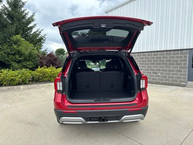 New 2026 Rapid Red Metallic Tinted Clearcoat Ford Platinum™ image 7