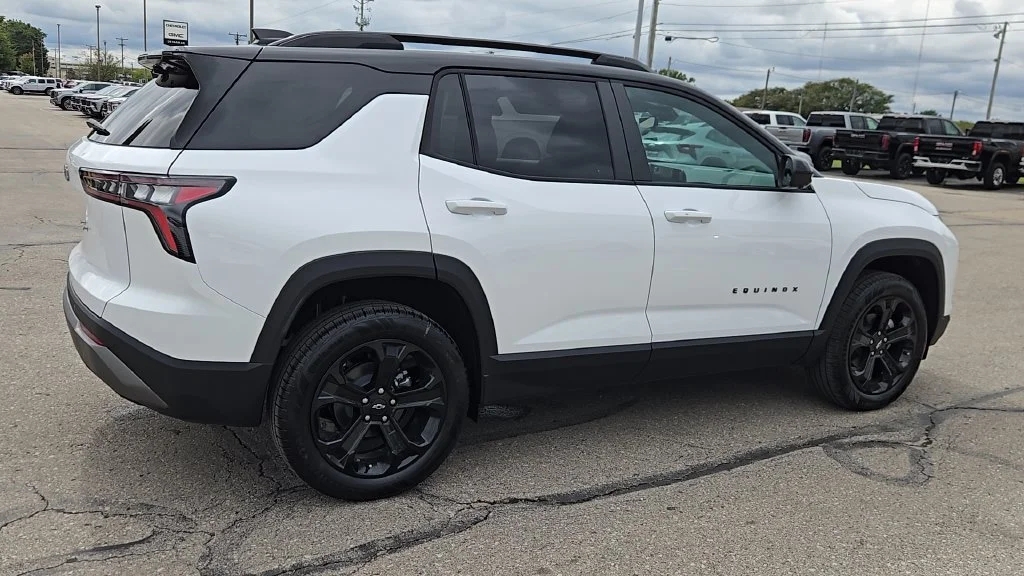 New 2027 Summit White Chevrolet LT image 33
