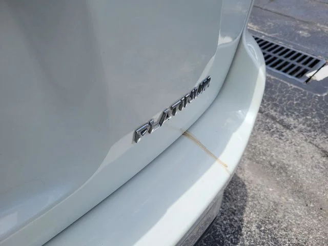 Used 2019 White Nissan Platinum image 7