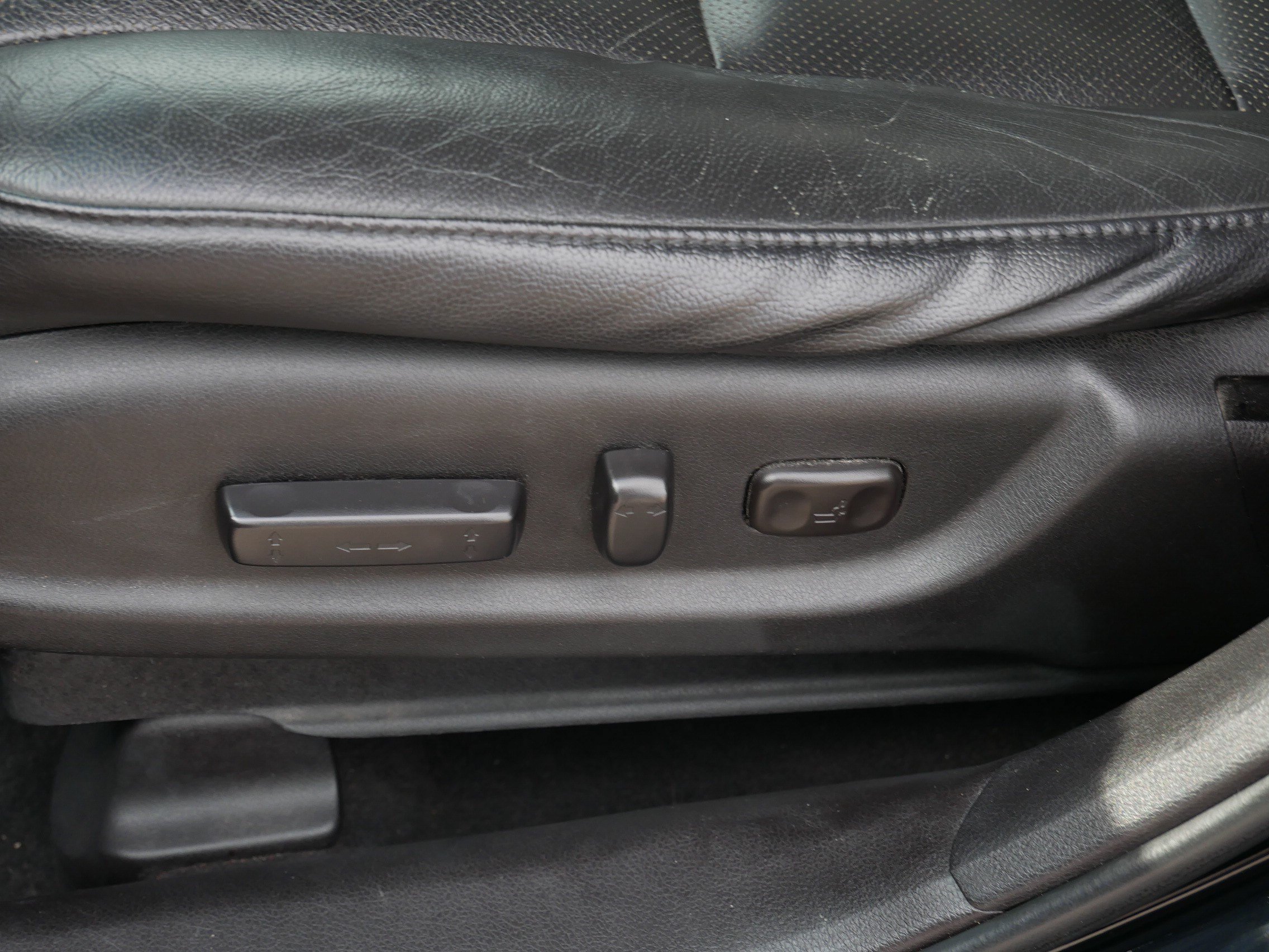 Used 2014 Crystal Black Pearl Acura Tech Pkg image 19