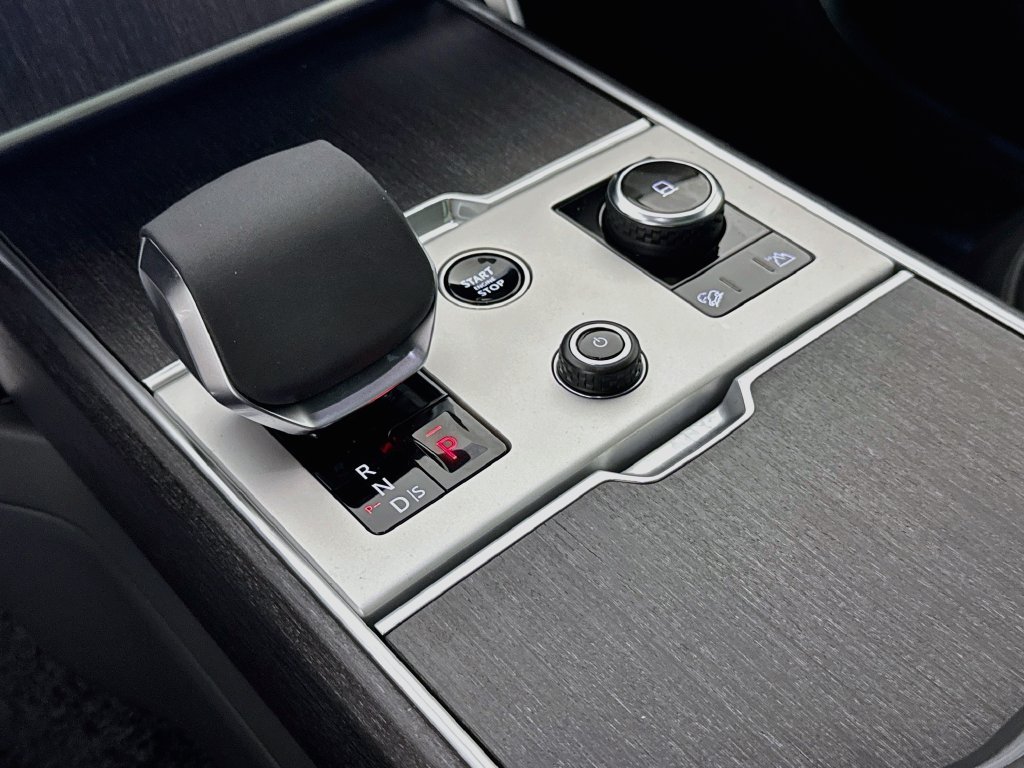 New 2027 Carpathian Grey Land Rover SE image 17