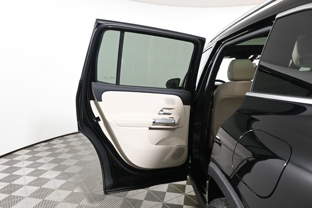 Used 2026 Night Black Mercedes-Benz GLB 250 image 30