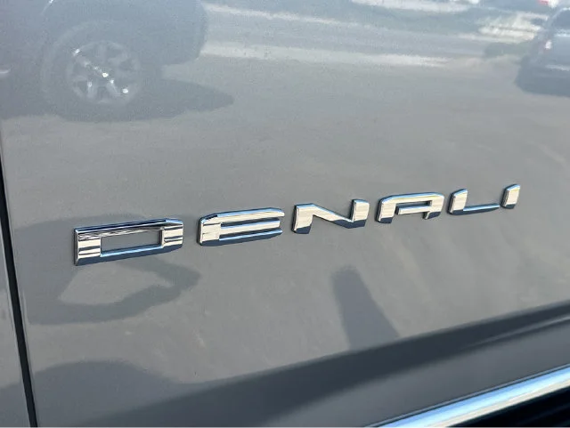 2023 GMC Yukon Denali - Photo 17