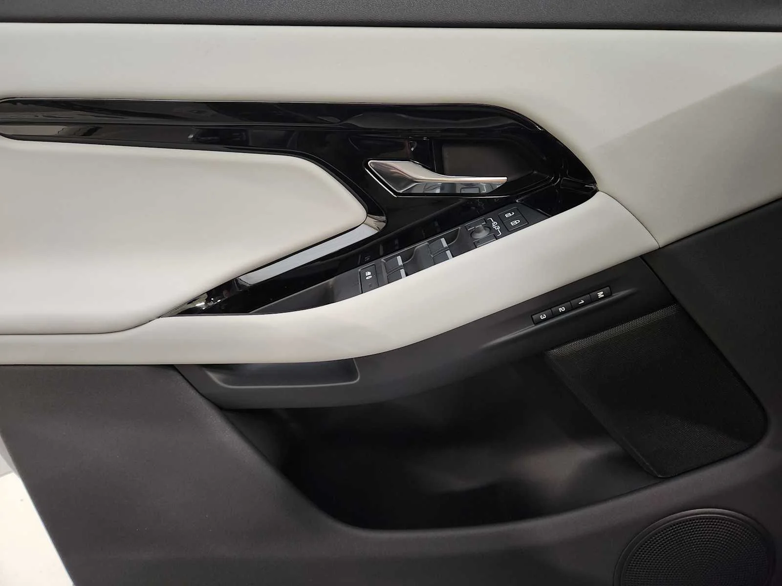 New 2026 Eiger Grey Metallic Land Rover Core S - AWD image 38
