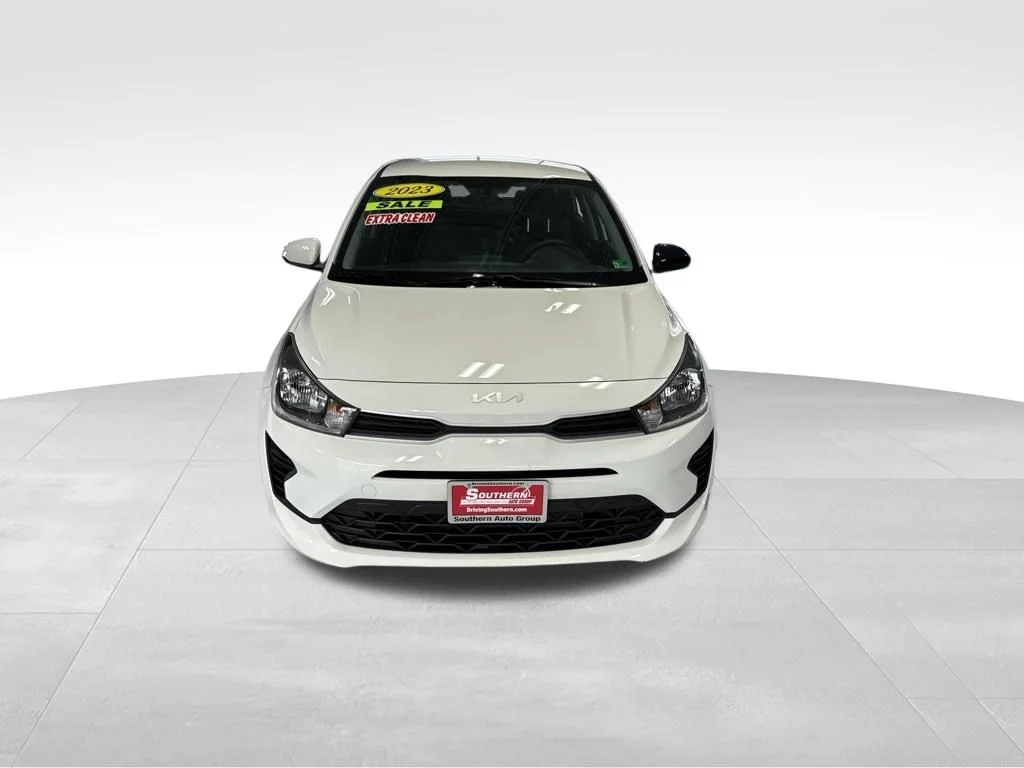 Used 2023 White Kia S image 9