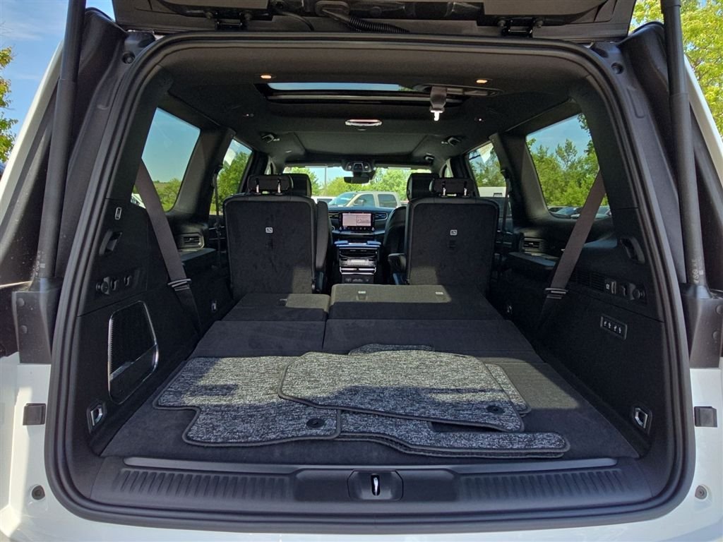 New 2026 Bright White Clear-Coat Exterior Paint Jeep  image 13