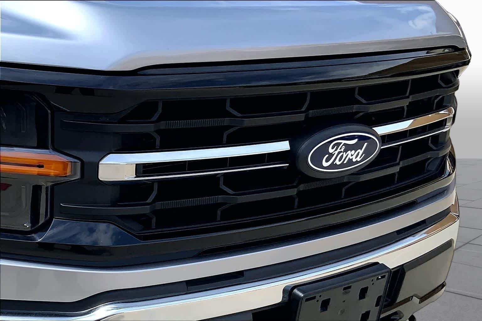 Used 2025 Iconic Silver Ford XLT image 32