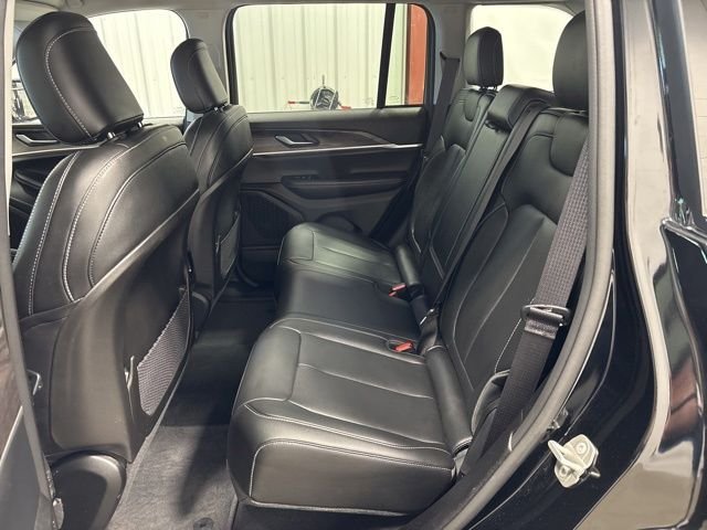 Used 2023 Diamond Black Crystal Pearlcoat Jeep Limited image 16