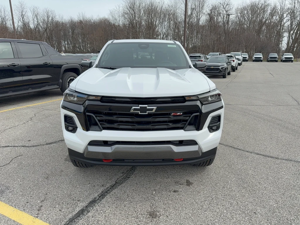 New 2026 Summit White Chevrolet Z71 image 9