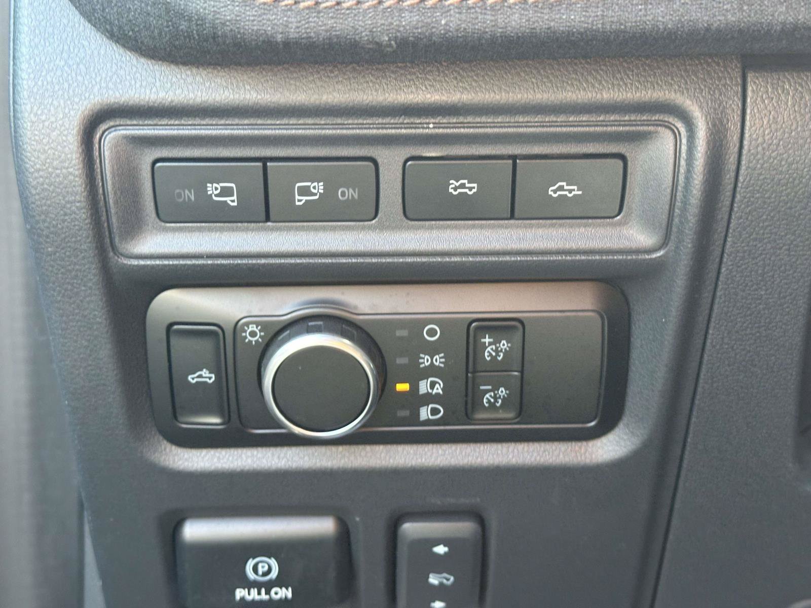 Used 2023 White Metallic Ford LARIAT image 35