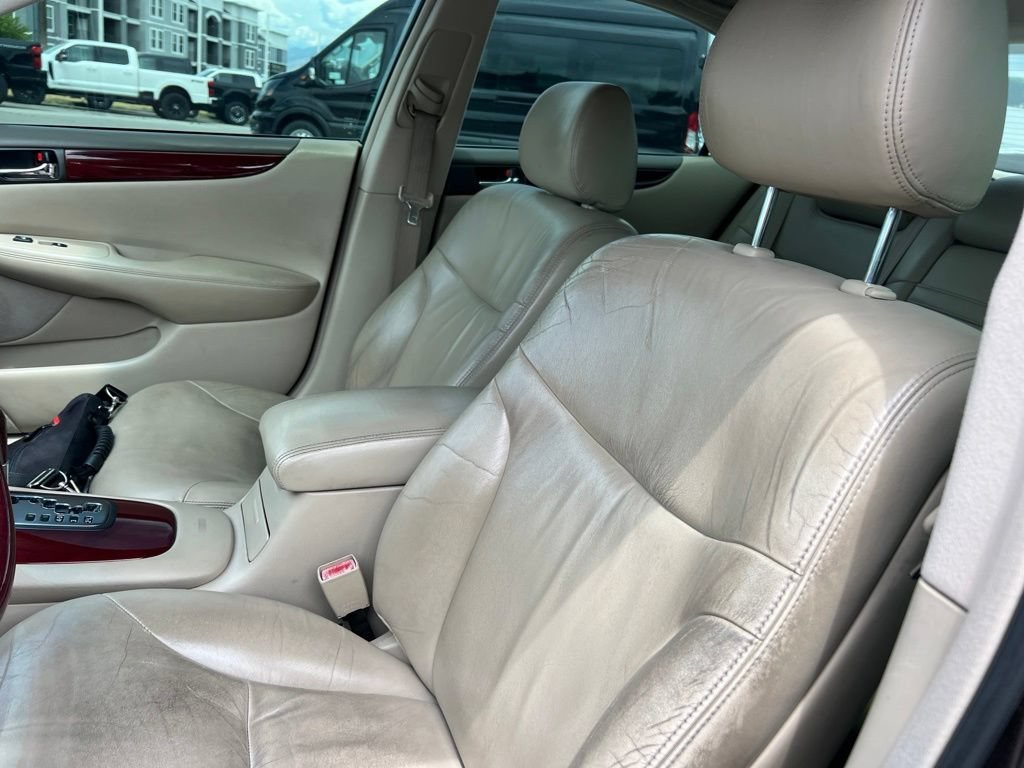 Used 2002  Lexus 300 image 24
