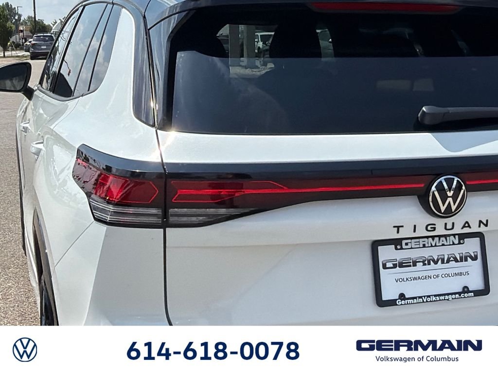 New 2026 Opal White w/Deep Black Roof Volkswagen 2.0T SE R-Line Black image 7