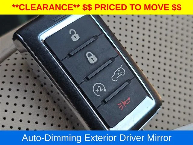 Used 2023  Jeep Limited image 27
