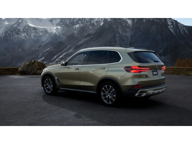 New 2026 Manhattan Green Metallic BMW xDrive40i image 2