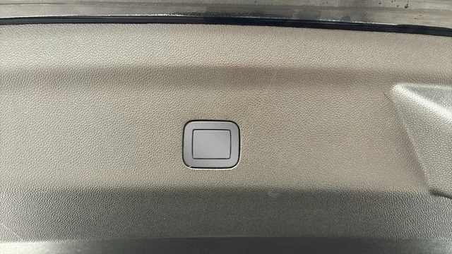 Used 2025 Black Chevrolet High Country image 35