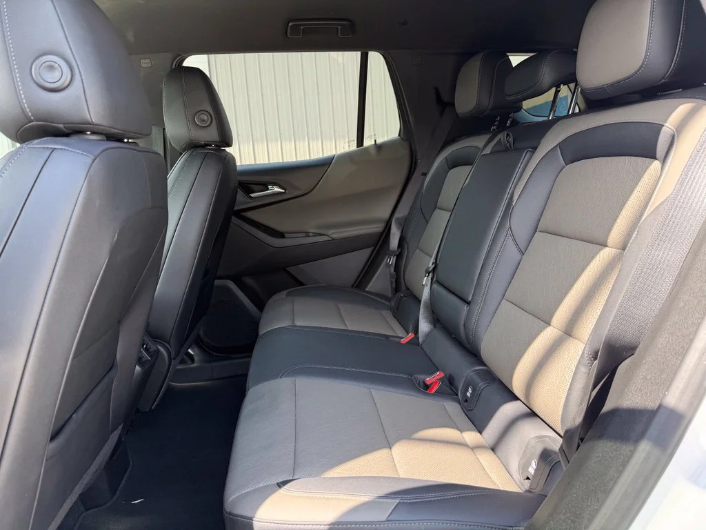 Used 2025 Summit White Chevrolet LT image 18