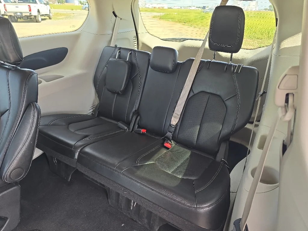 Used 2024 Silver Chrysler Touring L image 33
