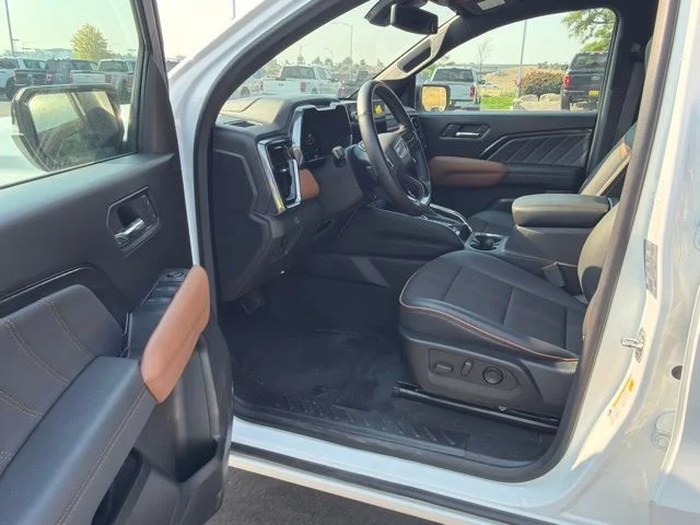 Used 2024 White GMC AT4 image 11