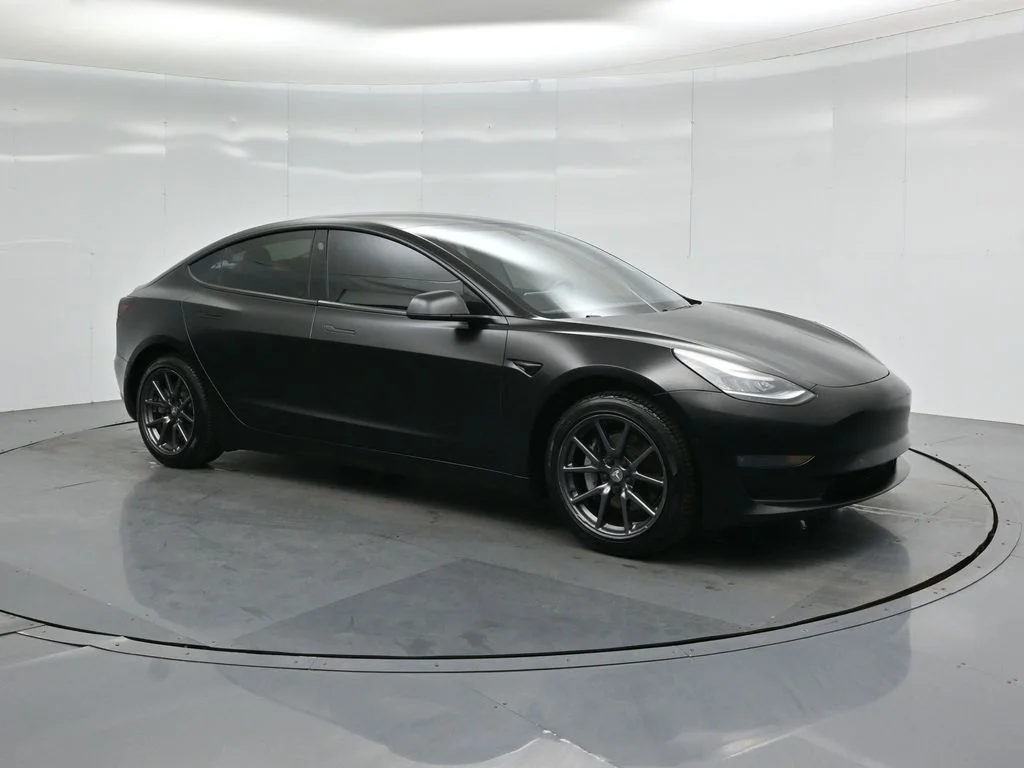 Used 2019 White Tesla Standard Range Plus image 17