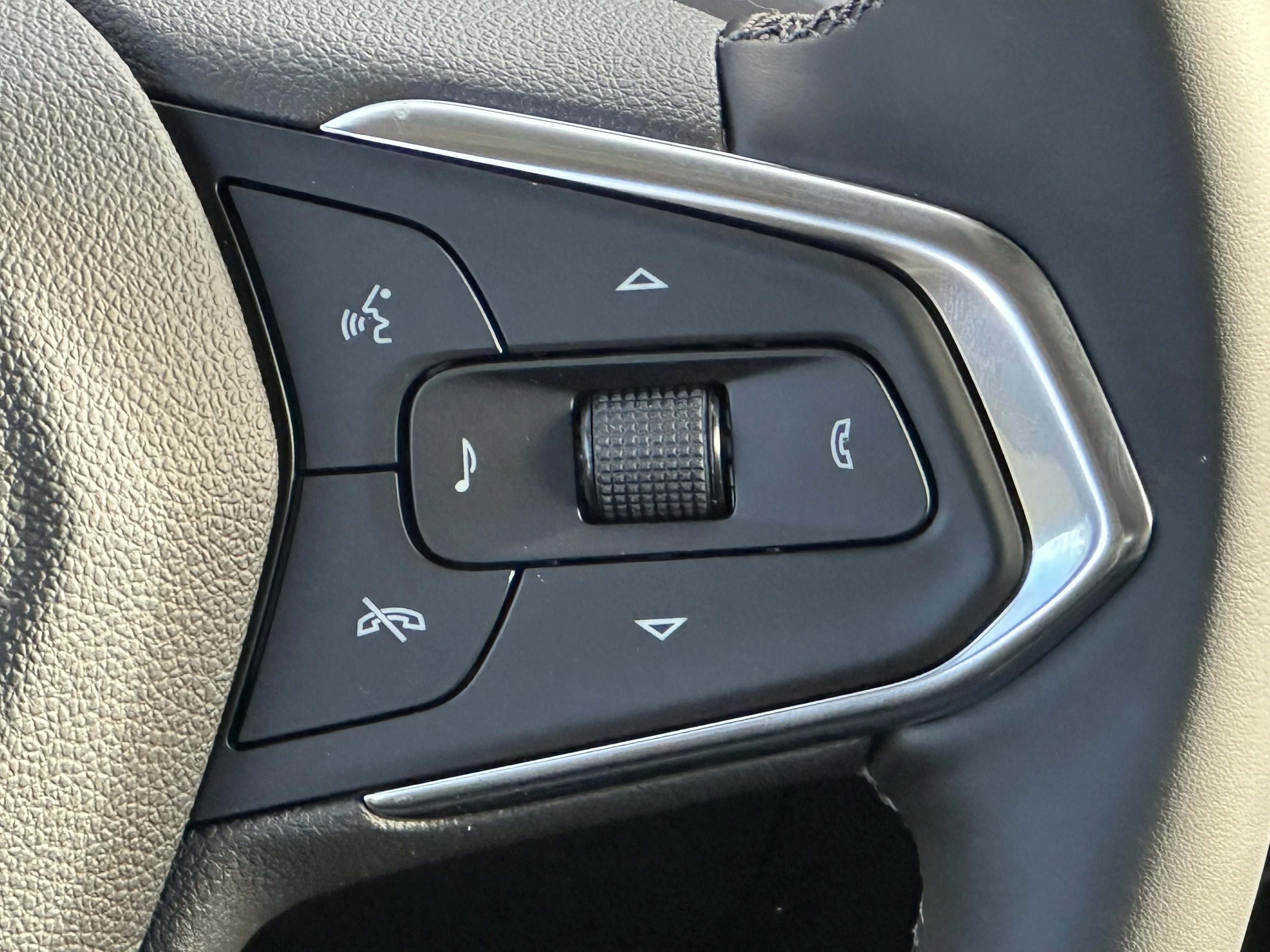 New 2026 Mosaic Black Metallic Chevrolet ACTIV image 16