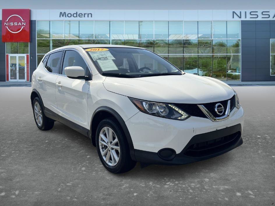 Used 2017 Glacier White Nissan S image 3