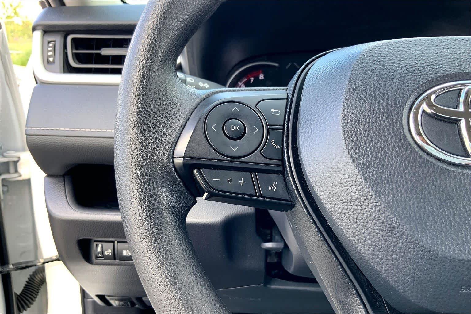 Used 2025 Ice Cap Toyota XLE image 23
