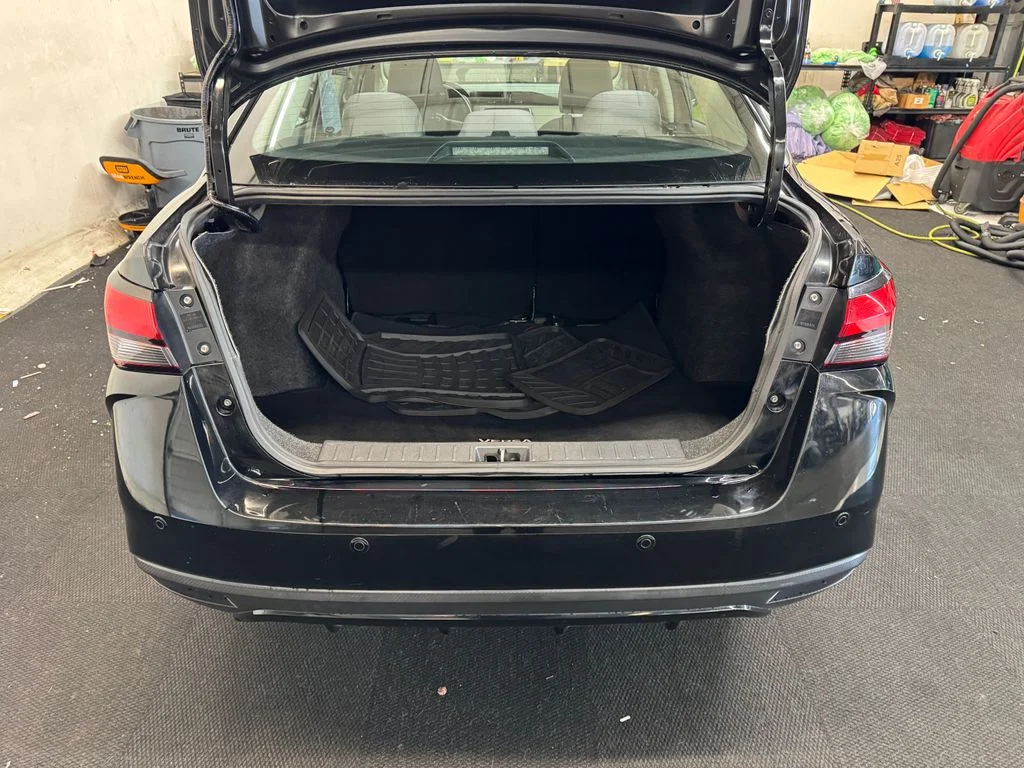 Used 2021 Black Nissan 1.6 SV image 6