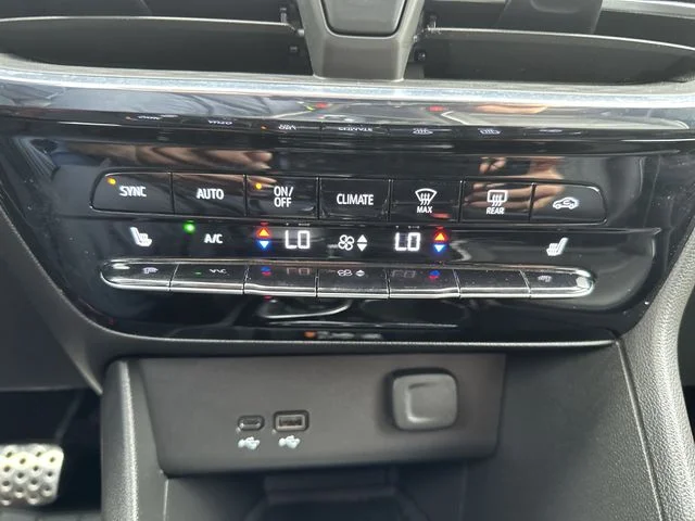 Used 2025 Gray Buick Avenir image 19
