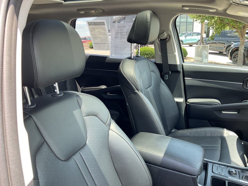 Certified Used 2022 Everlasting Silver Kia S image 13