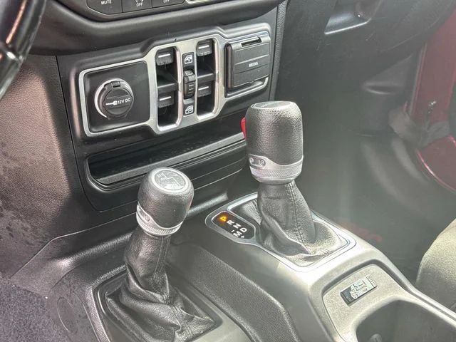 Used 2021  Jeep Sport image 32