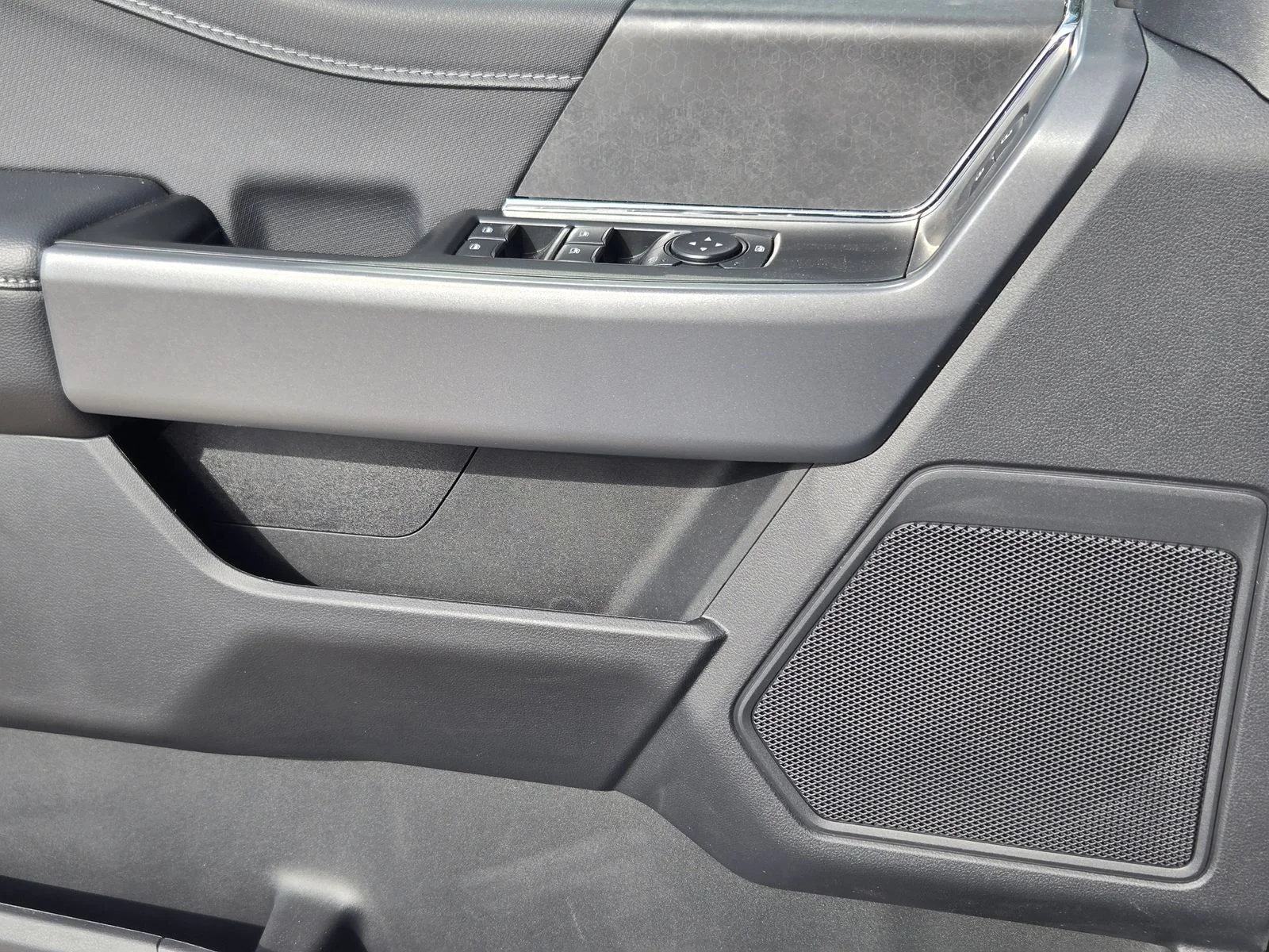 New 2026 Oxford White Ford XLT image 15