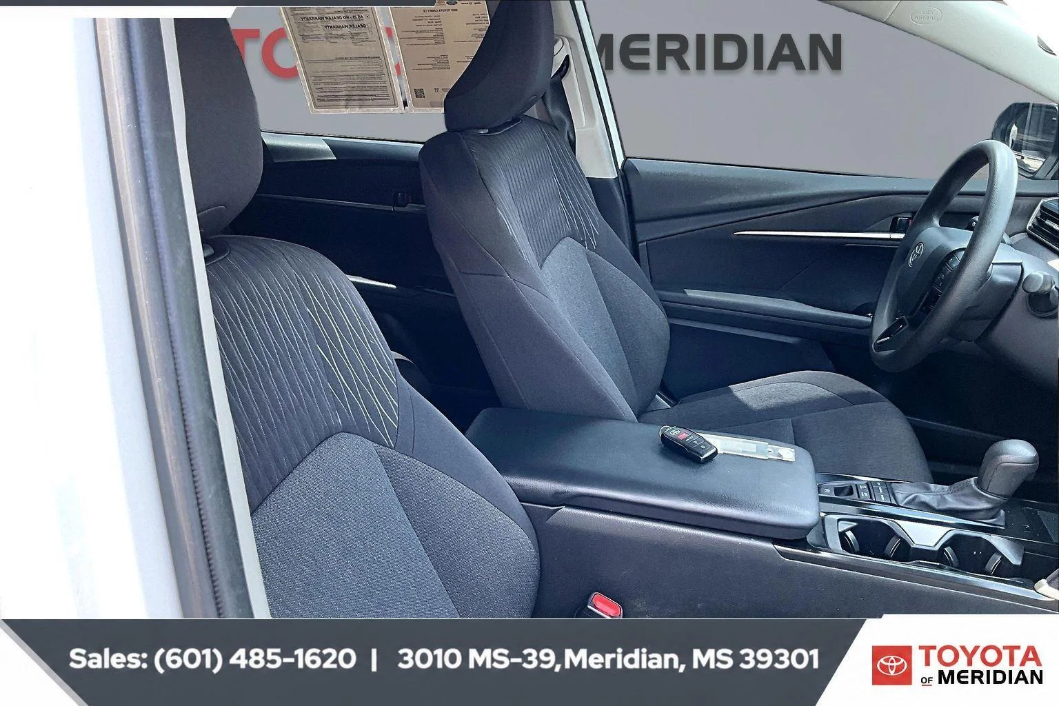 Used 2025 Ice Cap Toyota LE image 6