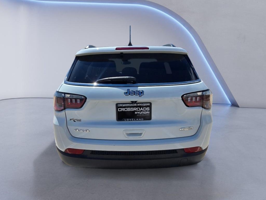 Used 2022 Bright White Clearcoat Jeep Latitude image 4