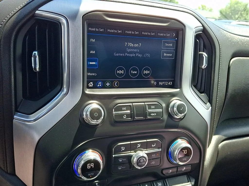 Used 2021 SUMMIT WHITE GMC Elevation image 57