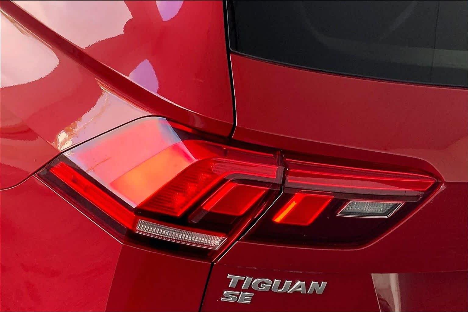 Used 2019 Cardinal Red Metallic Volkswagen SE image 29
