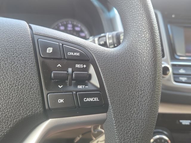 Used 2017 Winter White Hyundai SE image 18