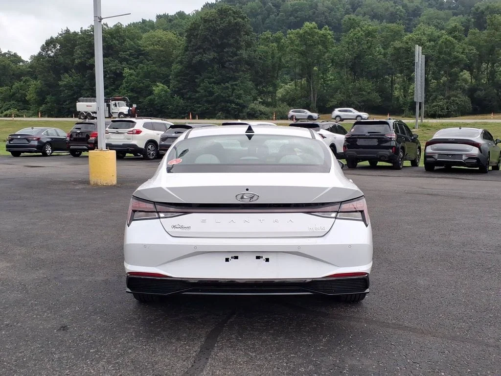 Used 2022 White Hyundai Limited image 7