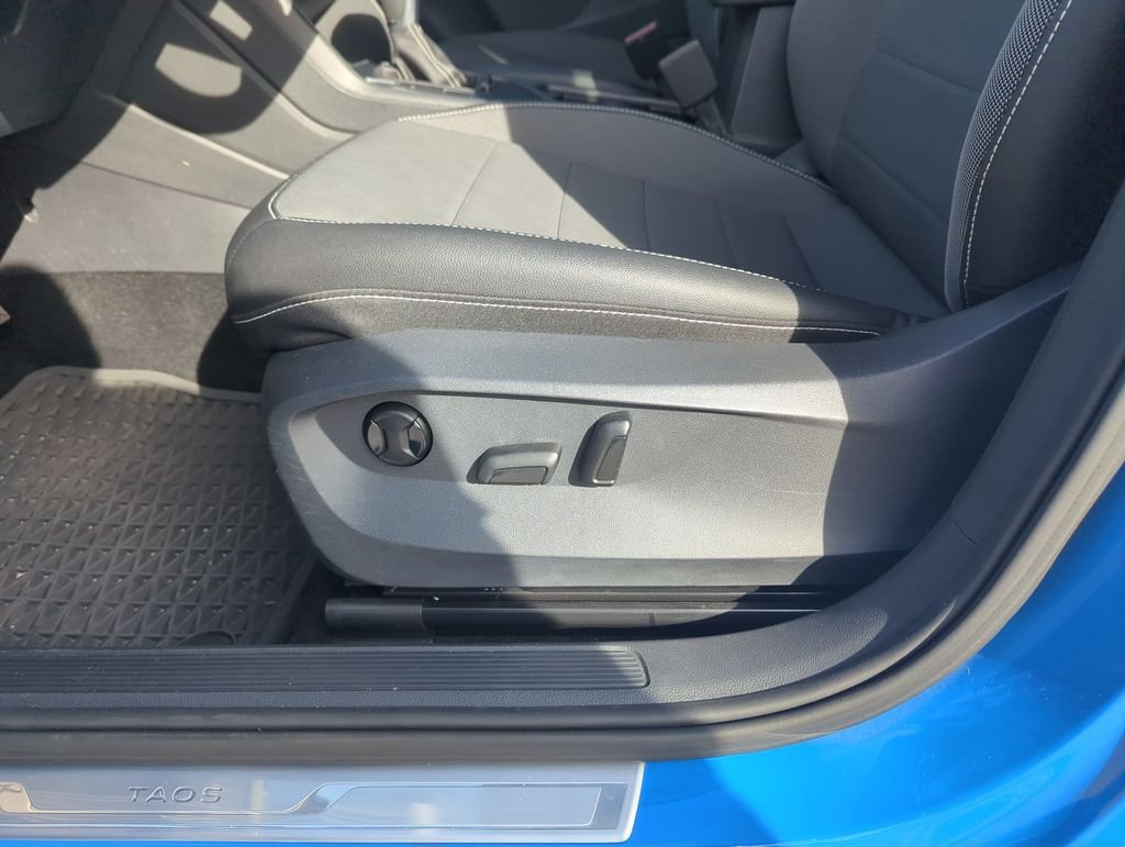 Used 2022 Blue Volkswagen 1.5T SE image 13
