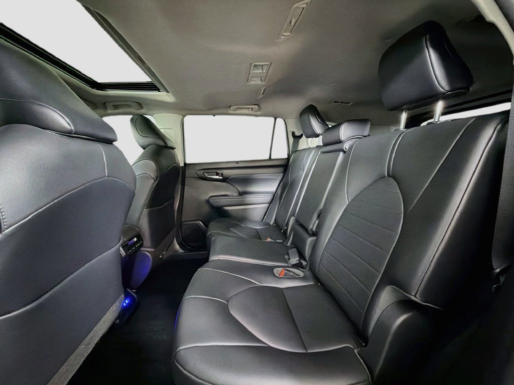 Used 2021  Toyota XLE image 26