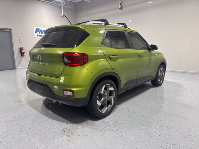 Used 2023 Green Hyundai SEL image 5