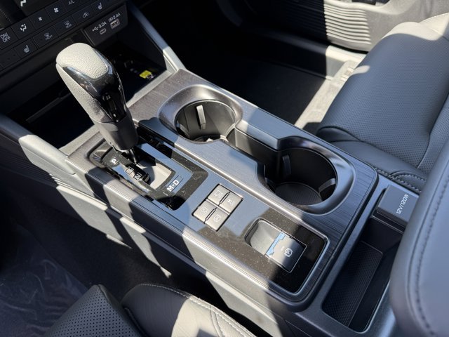 New 2026 ICE SILVER METALLIC Subaru Touring XT image 52