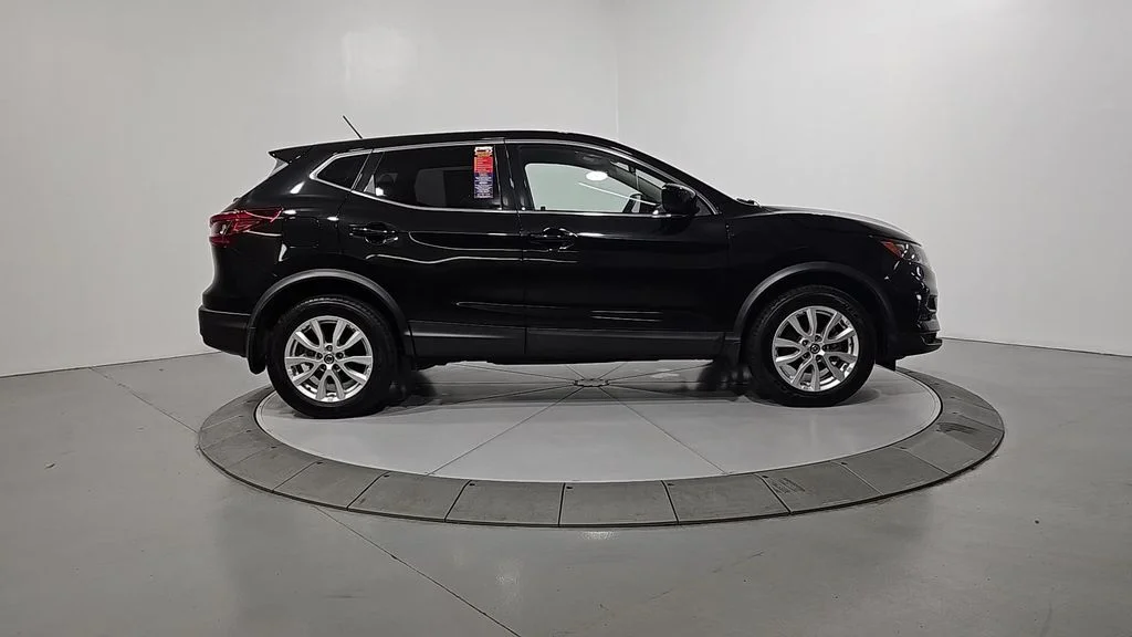 Used 2021 Black Nissan S image 7
