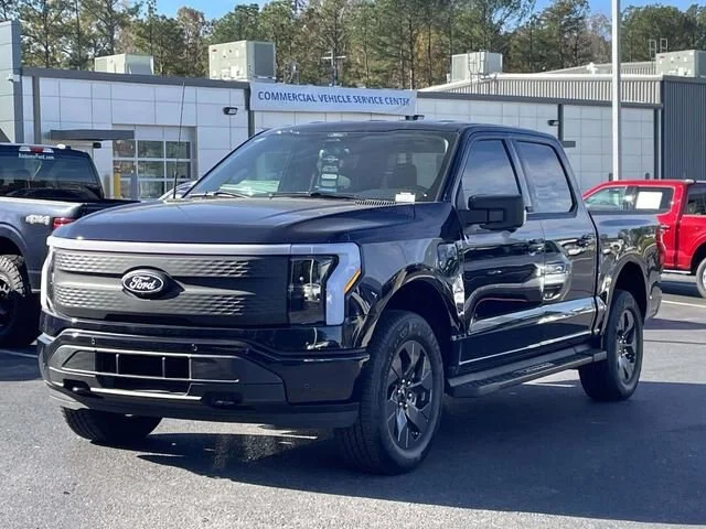 2025 Ford F-150 Lightning Flash - Photo 29