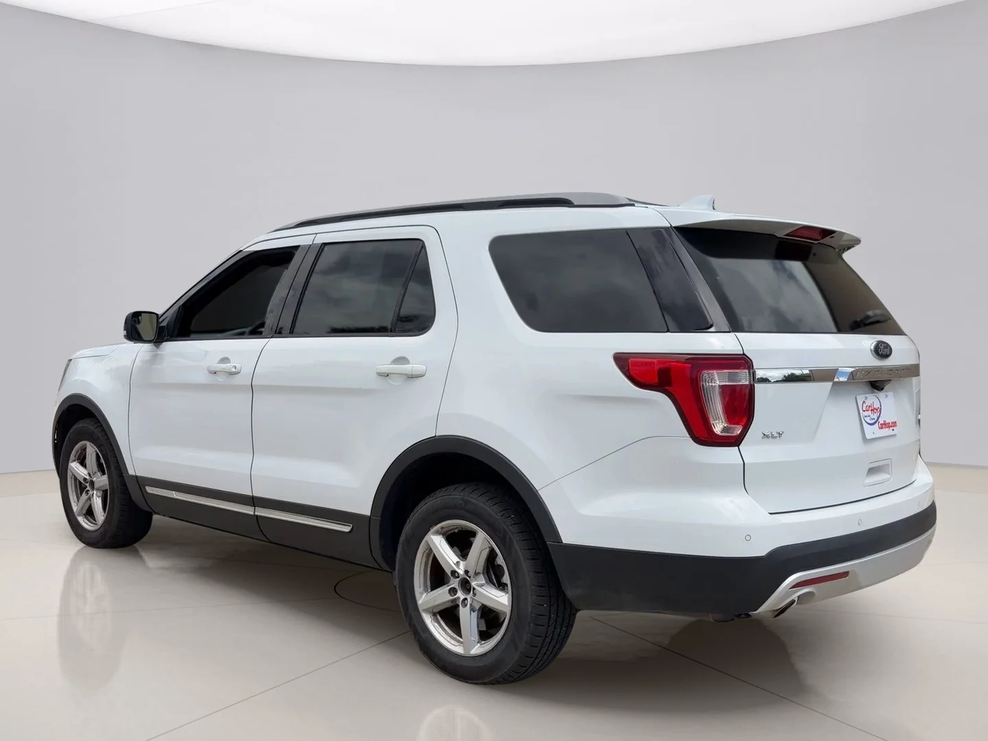 Used 2017 White Ford XLT image 3
