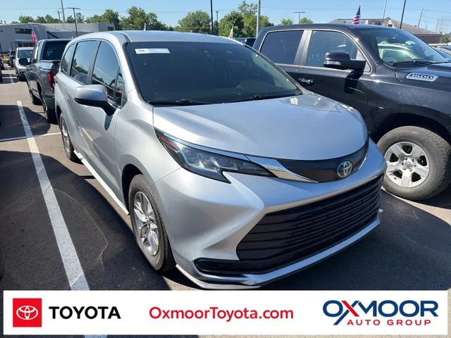 2022 Toyota Sienna LE